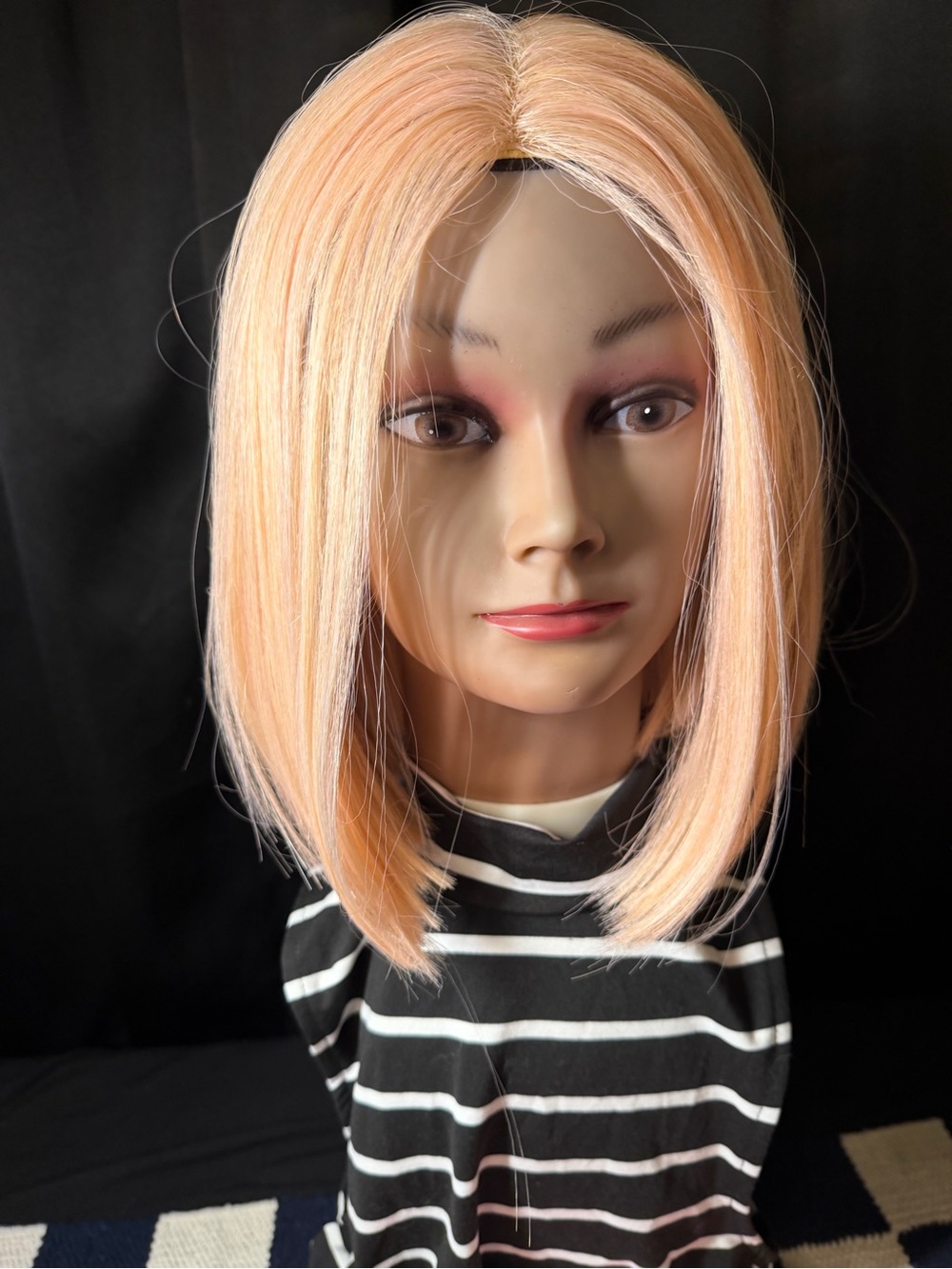 Pretty Pomp Chelsey Smith Crowns Peach Blonde Straight Bob Wig